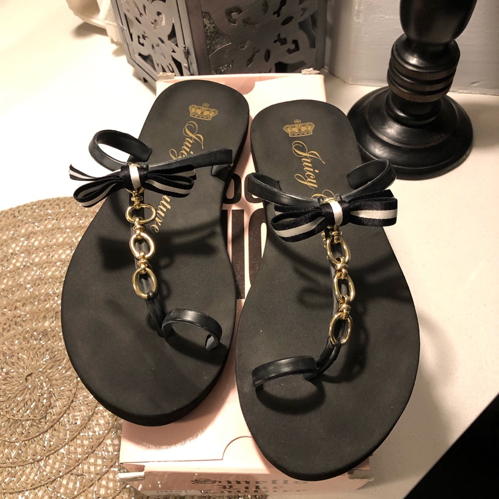 Juicy Couture St. Monica black flip flops
